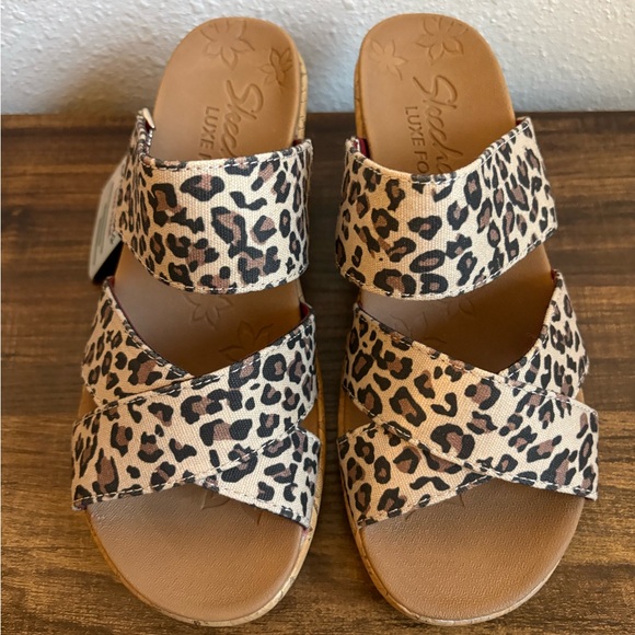 Skechers Beverlee Wedge Slide Sandals - Picture 2 of 7